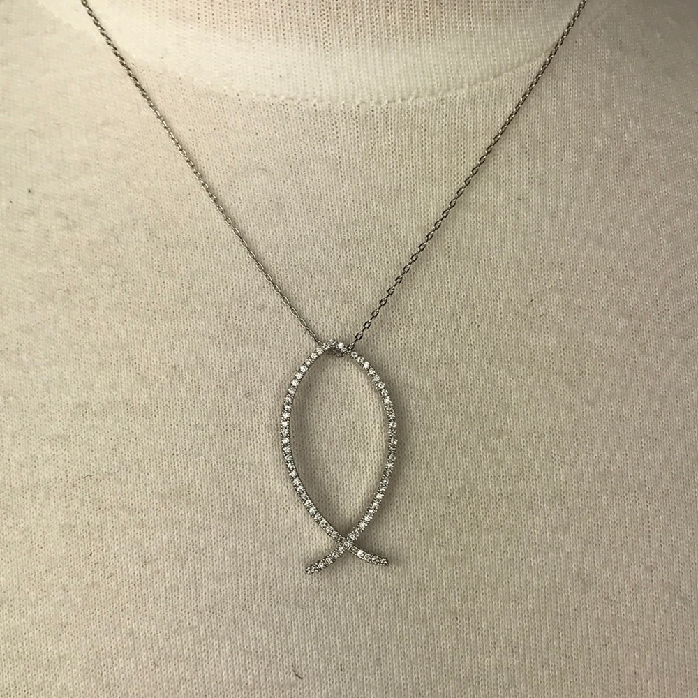 SW Crystal Fish 🐠 Necklace